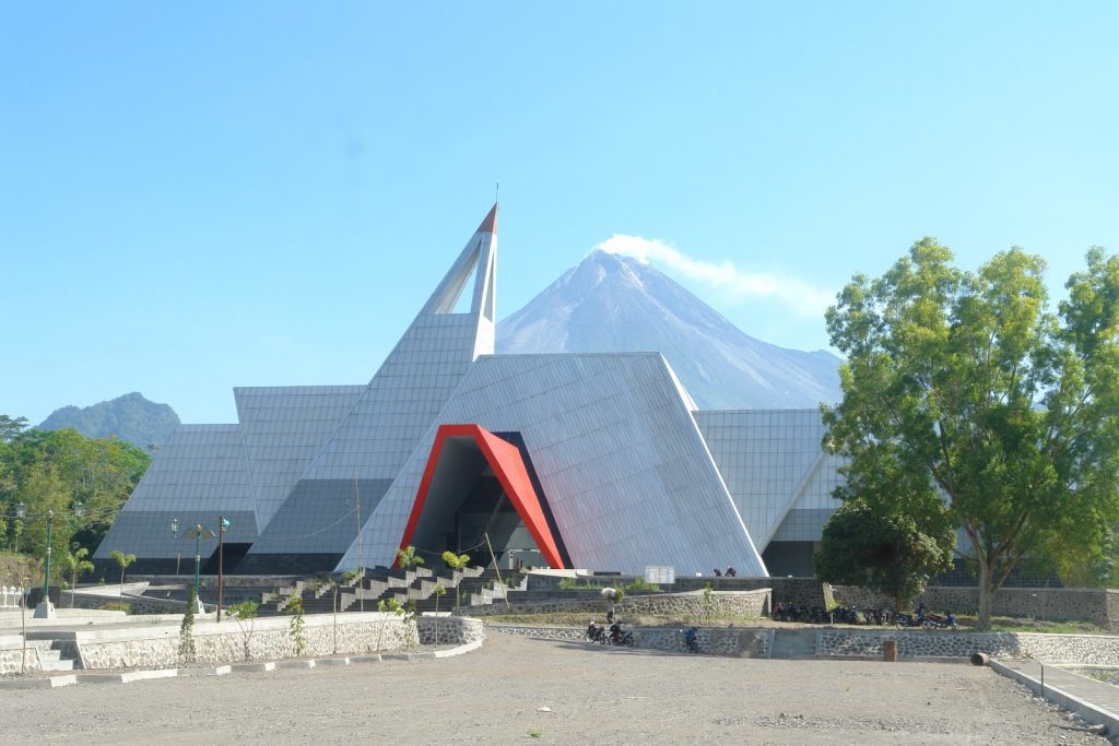 Salah satu objek wisata Kaliurang; museum gunung-merapi. Sumber : google.com