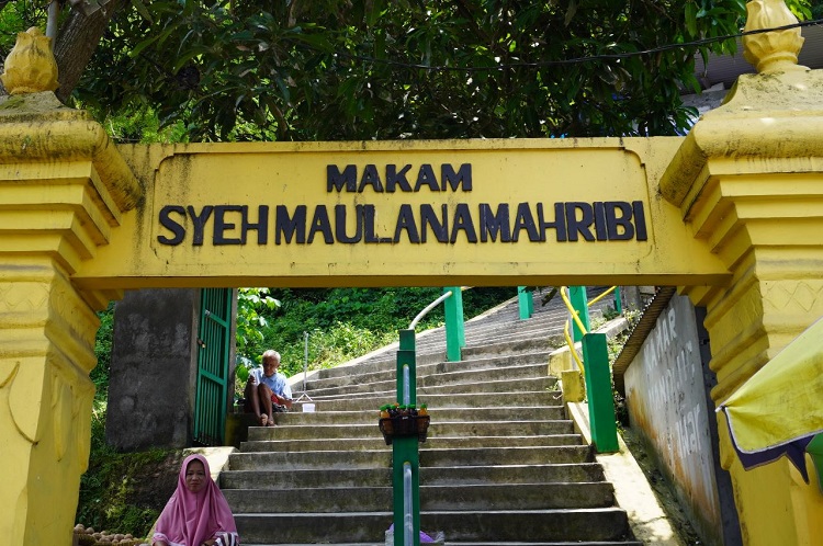 Makam Syekh Maulana Maghribi, Sumber: jurnaba.co