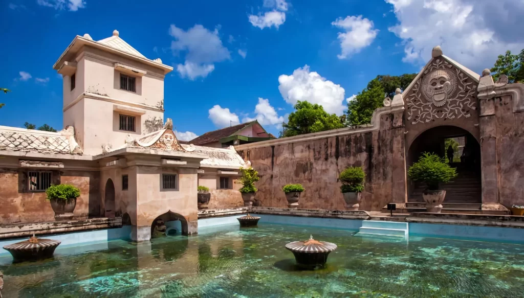 Destinasi Taman Gratis di Jogja, Taman Sari. Sumber: Atourin.com
