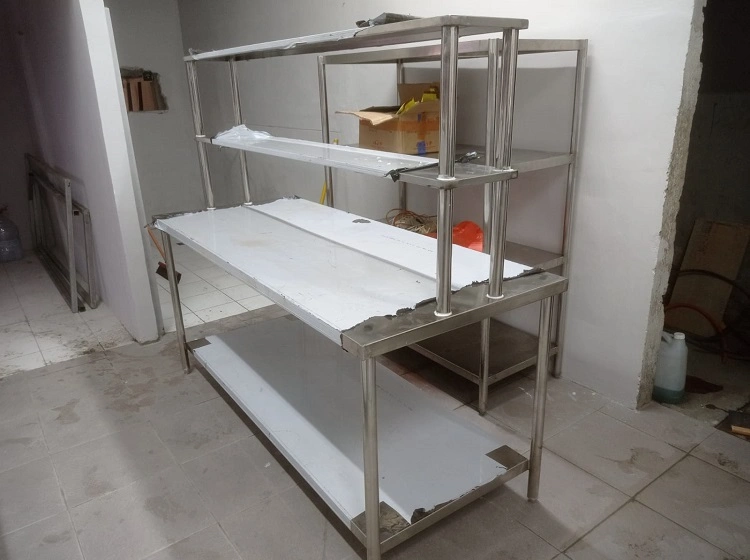 Meja stainless untuk kebutuhan dapur, Sumber: lasjogja.com