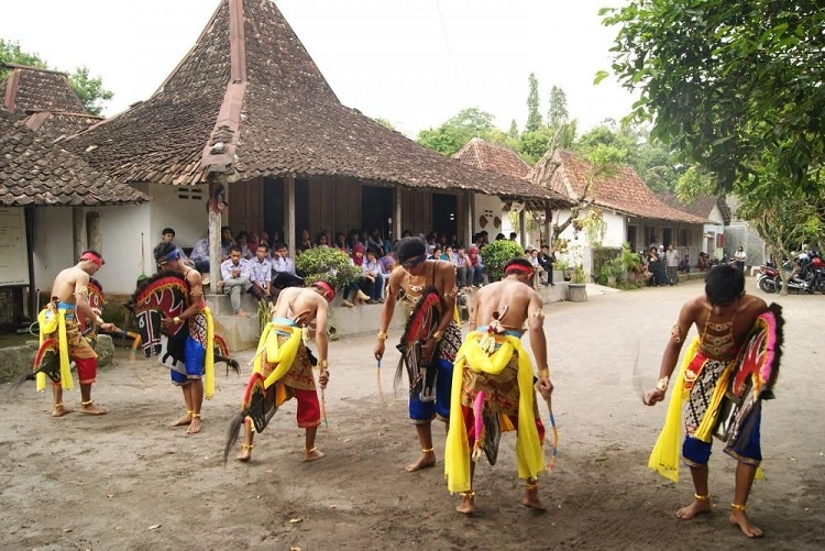 Desa Wisata Brayut, Sumber: alodiatour.com