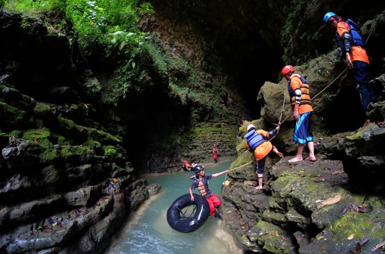 Goa kalisuci, Sumber: wisata.gunungkidulkab.go.id