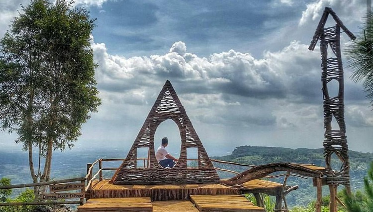 Bukit lintang sewu, Sumber: visitingjogja.jogjaprov.go.id