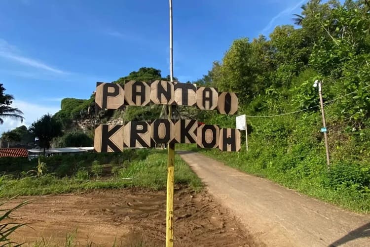 Arah menuju pantai krokoh, Sumber: versiterkini.com